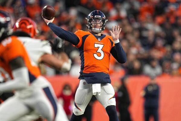 When do the broncos play sales next